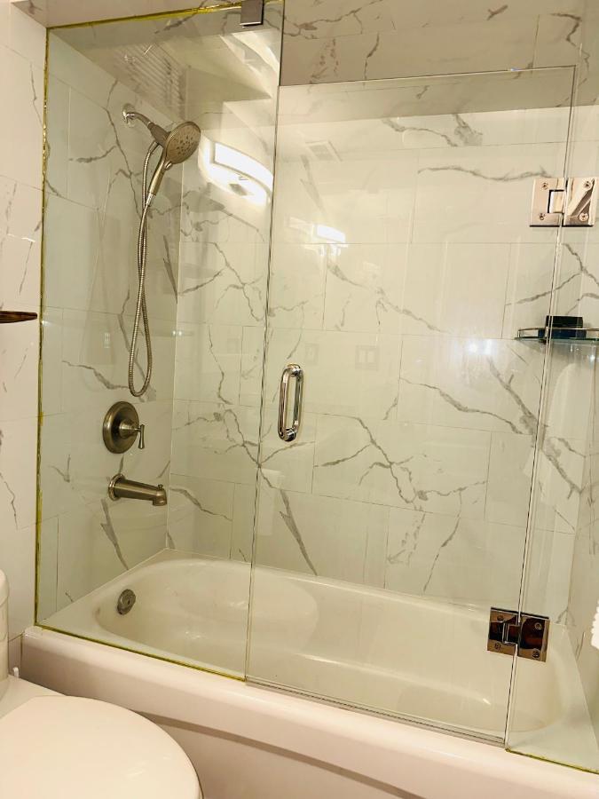 Deluxe Double Room- Hazel Stays Mississauga Extérieur photo